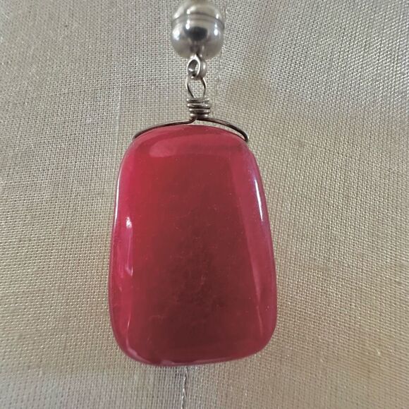 Sterling silver red dyed quartz pendant necklace with magnetic bail - Picture 2 of 8
